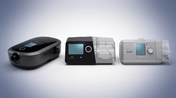 Máquinas CPAP, APAP y BiPAP comparadas lado a lado — Philips DreamStation 2 (CPAP), React Health Luna G3 (APAP) y AirCurve 10 VAuto (BiPAP).