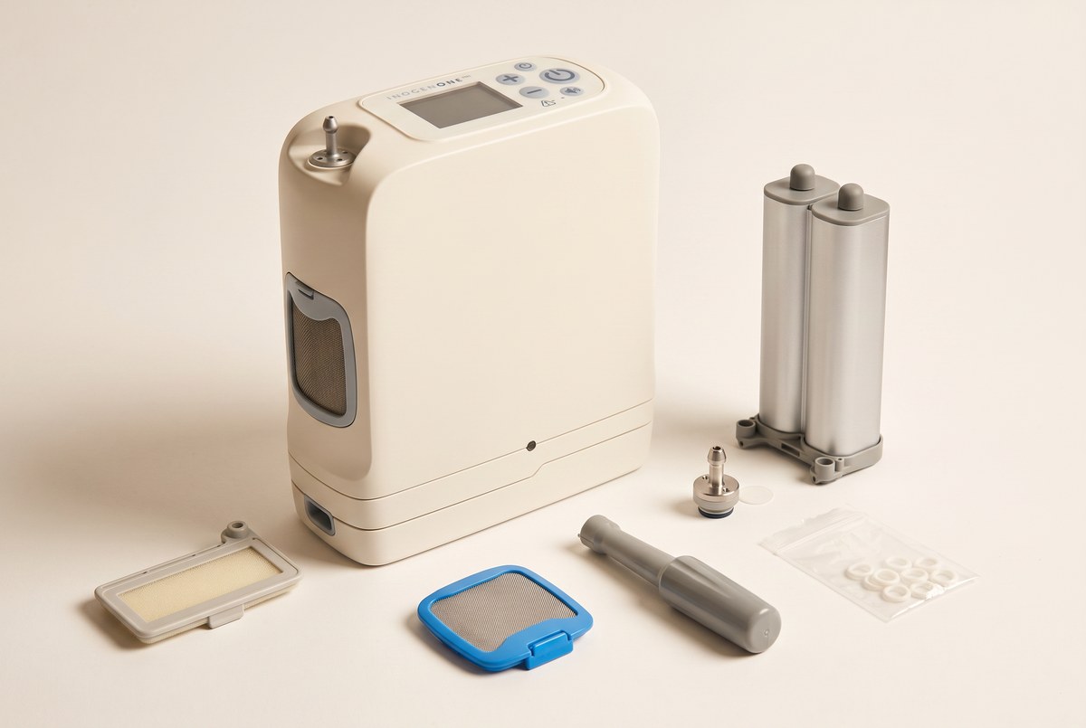 Inogen One G5 with its complete maintenance kit